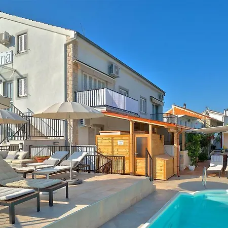 Kalina Deluxe Apartman *